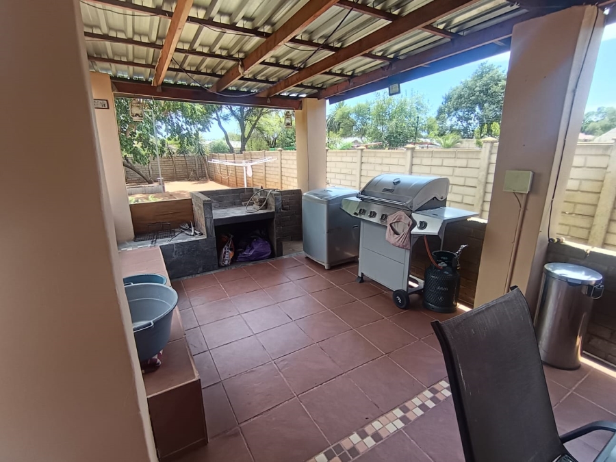 3 Bedroom Property for Sale in Verwoerdpark Northern Cape